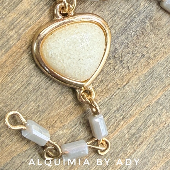 BARELY THERE + AGATES + Gold and Gray Stone Bracelet - Picture 2 of 2